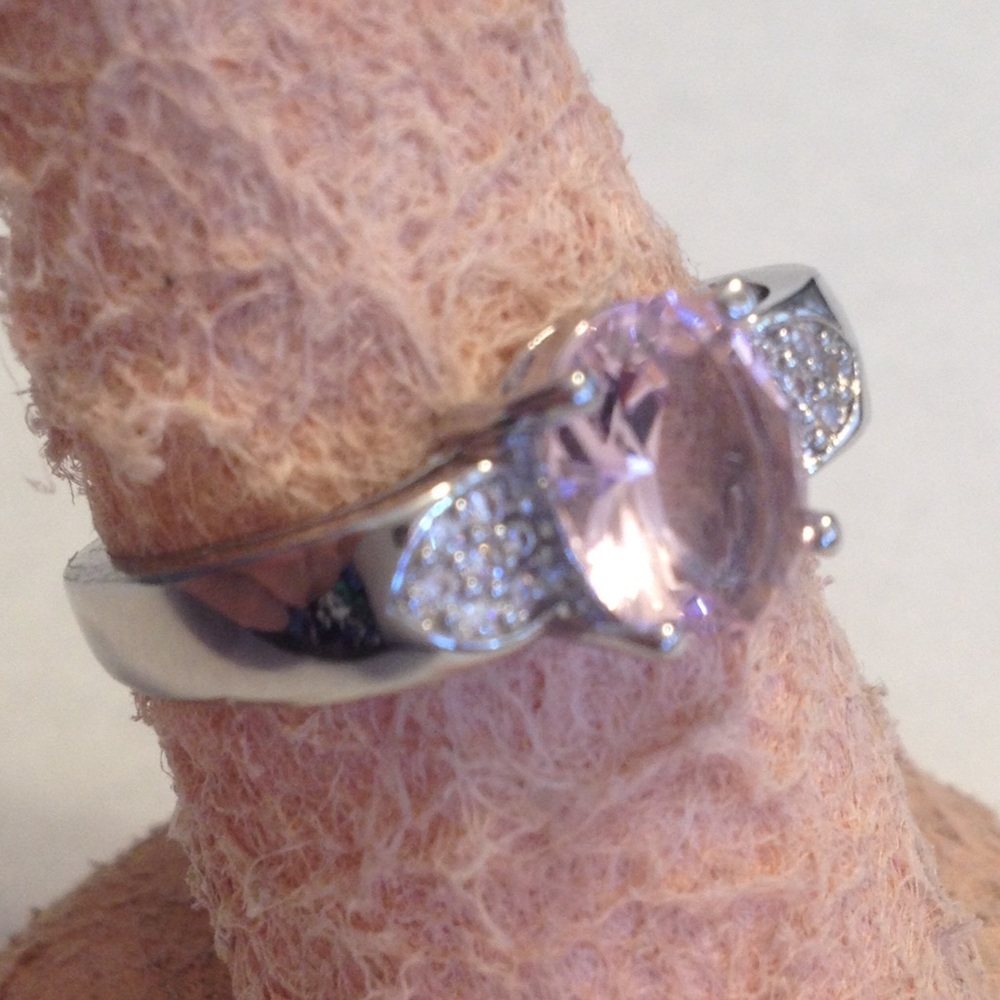 2 ct Kunzite Gemstone Ring. Silver .925 - Picture 2 of 2